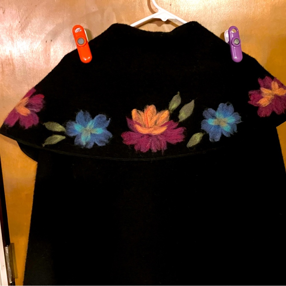 NEW WOOL 100% BLACK COAT W/SHAWL COLLAR HAND WOVEN FLOWERS.BEAUTIFUL!❤️